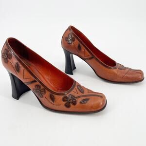 Prada Vintage 1996 Orange Antiqued Leather Floral Appliqué Block Heel Pump IT 39